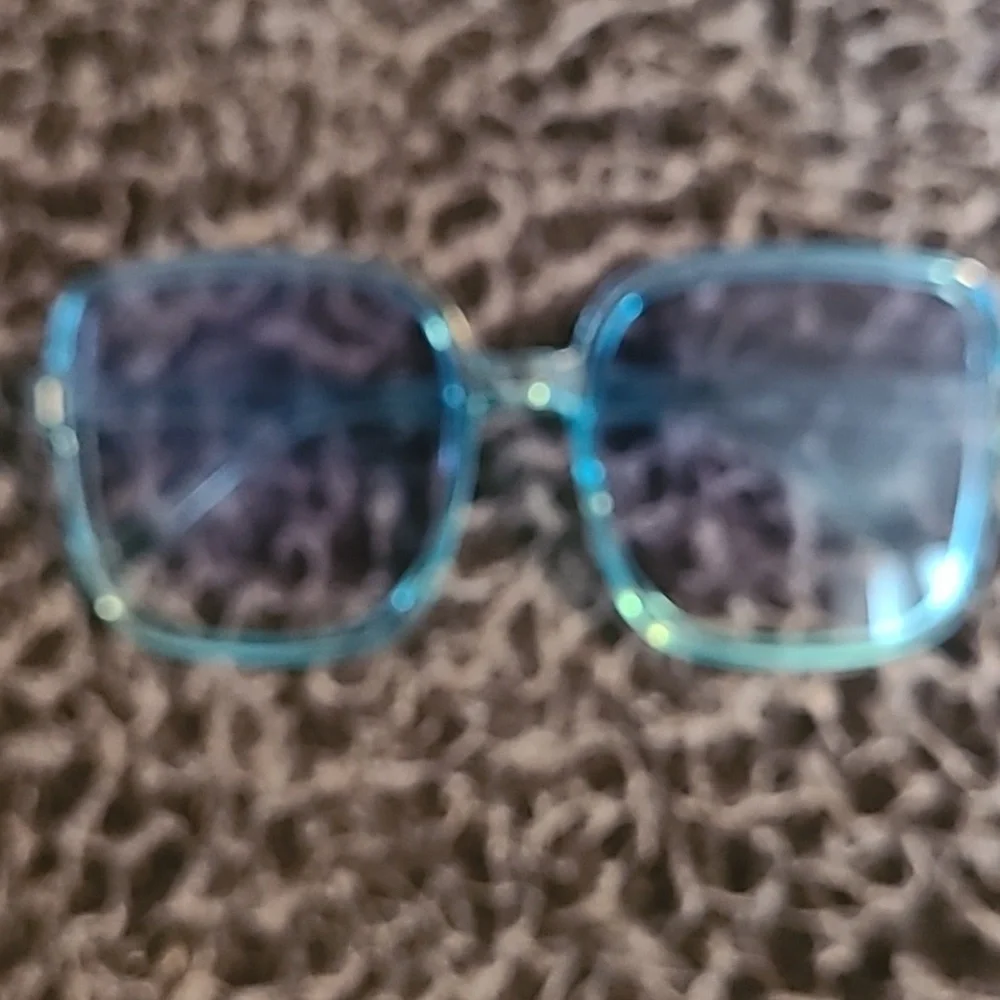HP🔥🔥Pretty blue oversized sunglasses new w tags original box